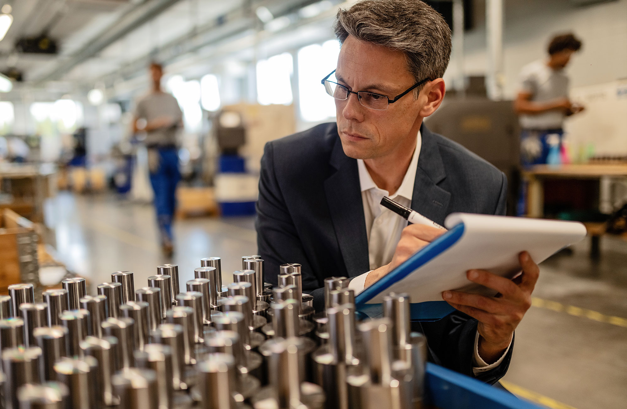 Maschinen weltweit beschaffen, liefern, bewerten und durch technische Expertise optimal begleiten.